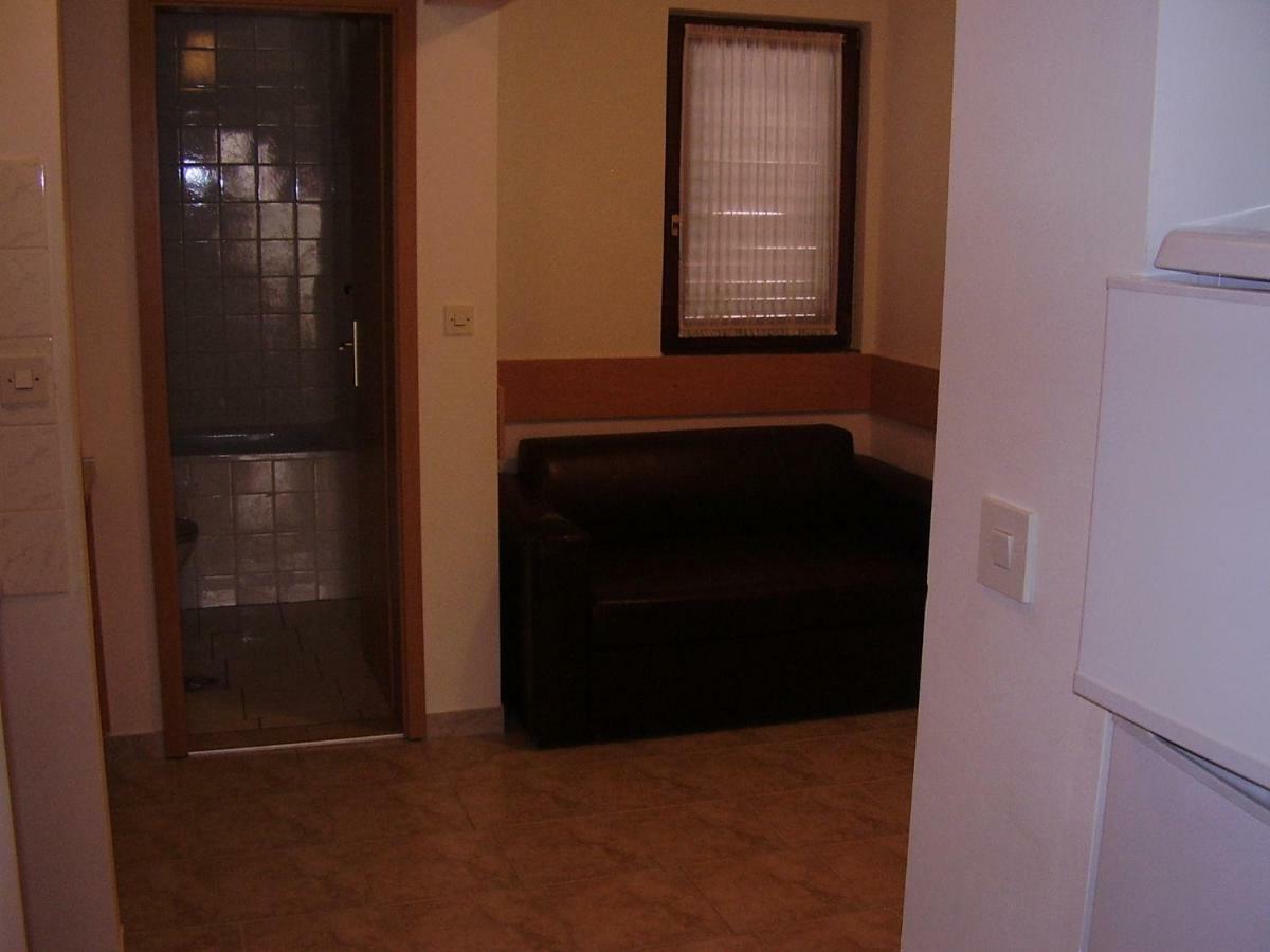 Apartments Meni 德拉格 外观 照片